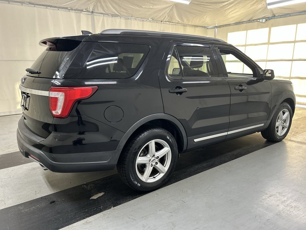 Used 2018 Ford Explorer XLT FWD image 2