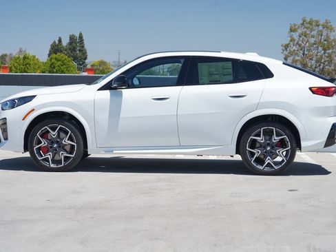 New 2026 BMW X2 xDrive28i w/ Technology Package AWD/4WD image 4