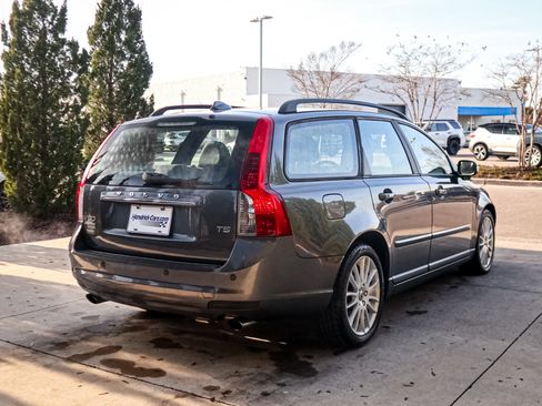 Used 2011 Volvo V50 T5 image 10