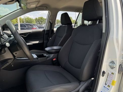 Used 2022 Toyota RAV4 LE AWD/4WD image 25