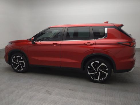 Used 2022 Mitsubishi Outlander SE FWD image 3