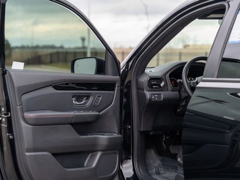 New 2025 Honda Pilot TrailSport image 22