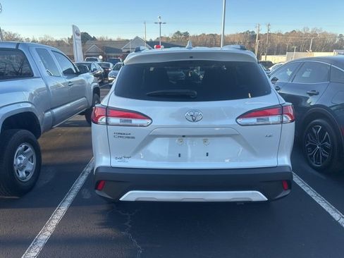 Used 2024 Toyota Corolla Cross LE image 3