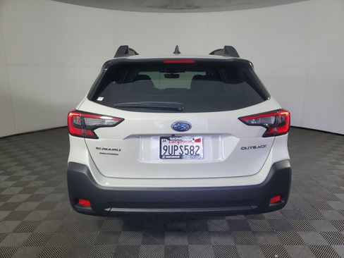 Used 2025 Subaru Outback Premium image 5