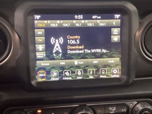 Used 2022 Jeep Gladiator Sport image 11