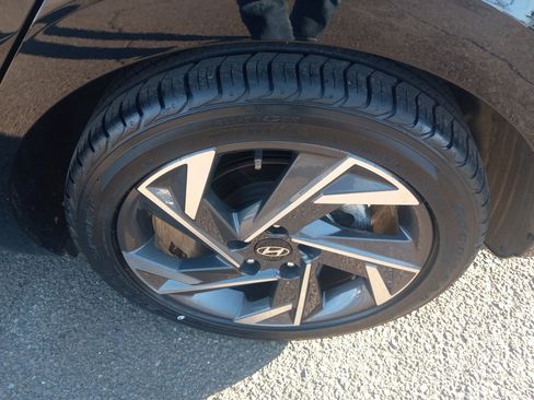 Used 2024 Hyundai Elantra SEL w/ Convenience Package image 31