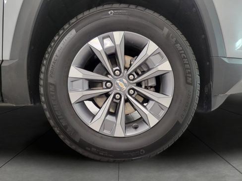 Used 2025 Chevrolet Equinox LT image 3