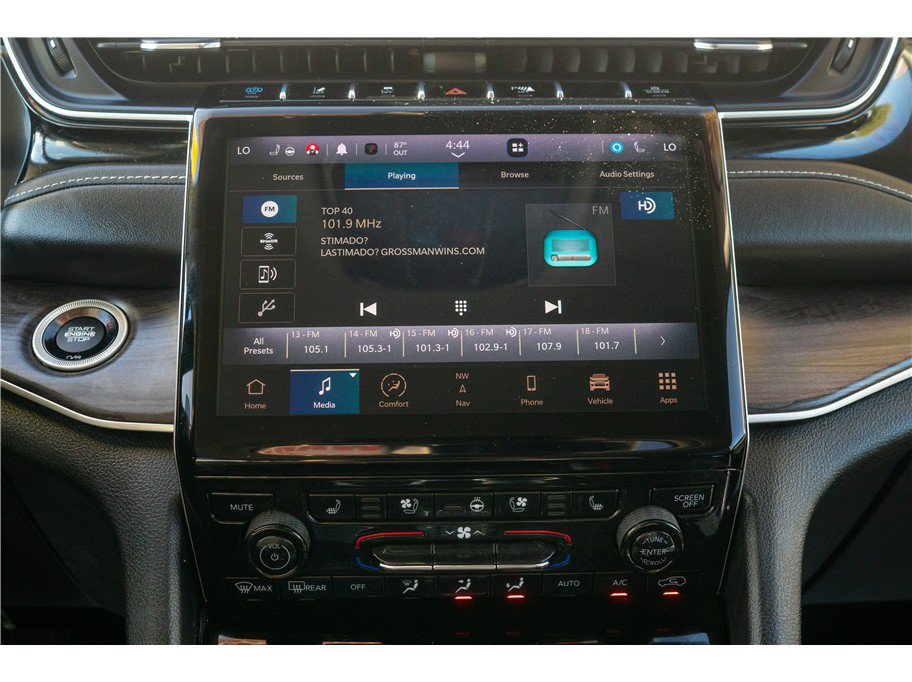 Used 2022 Jeep Grand Cherokee Limited 4xe w/ Luxury Tech Group II AWD/4WD image 18