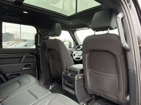 Used 2025 Land Rover Defender 110 S image 15