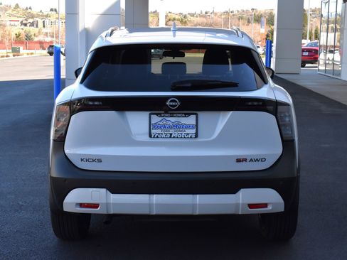 Used 2025 Nissan Kicks SR image 7