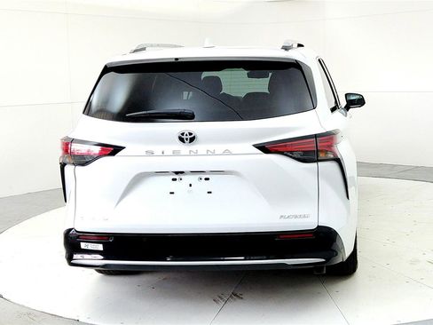 Used 2026 Toyota Sienna Platinum image 5