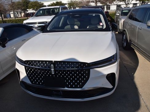 Certified 2026 Lincoln Nautilus Reserve image 3