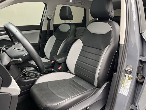 Used 2022 Volkswagen Taos SEL image 10