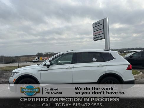 Used 2024 Volkswagen Tiguan SE image 1