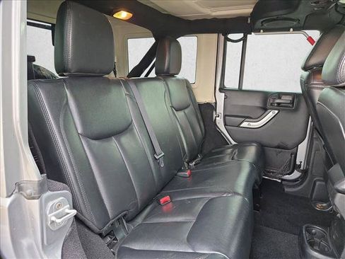 Used 2013 Jeep Wrangler Unlimited Rubicon AWD/4WD image 17