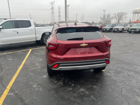 Used 2024 Chevrolet Trax LT w/ Driver Confidence Package image 5