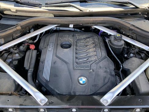 Used 2022 BMW X5 xDrive40i w/ M Sport Package AWD/4WD image 34