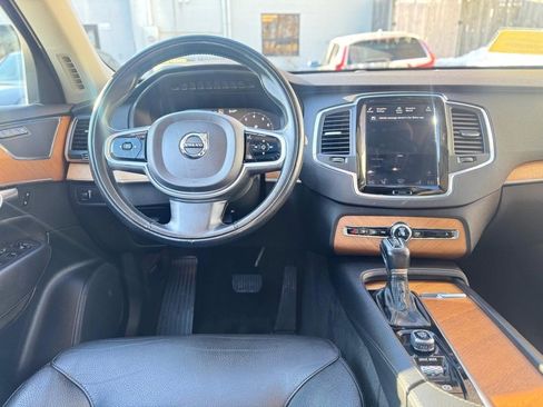 Used 2021 Volvo XC90 T6 Momentum w/ Climate Package image 21