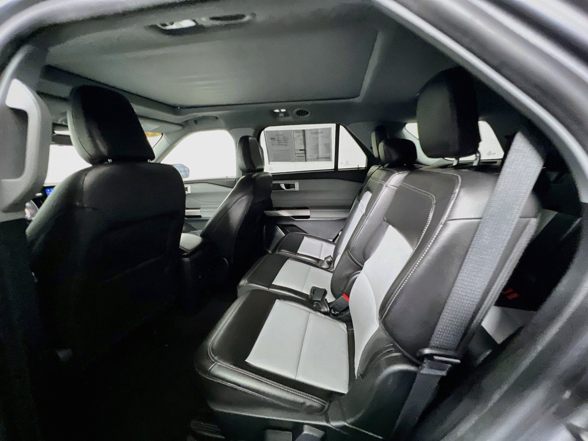 Used 2022 Ford Explorer XLT w/ Equipment Group 202A AWD/4WD image 27