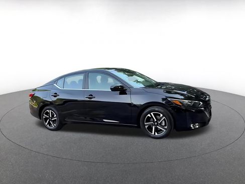 Used 2025 Nissan Sentra SV FWD image 2