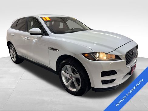 Used 2018 Jaguar F-PACE Premium image 3