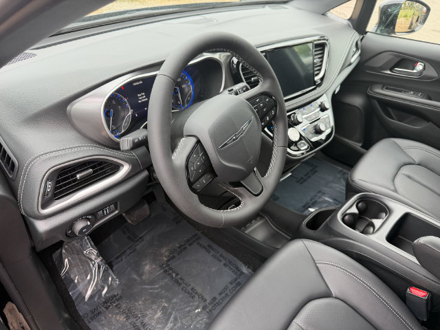 New 2026 Chrysler Pacifica Select AWD/4WD image 11