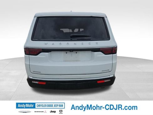 Used 2023 Jeep Wagoneer Series III w/ Premium Group I AWD/4WD image 6