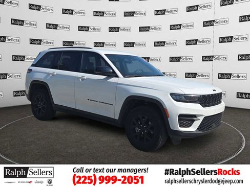 Certified 2025 Jeep Grand Cherokee Altitude AWD/4WD image 1