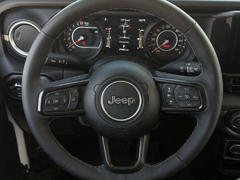 Used 2025 Jeep Gladiator Sport AWD/4WD image 14