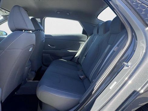 New 2025 Hyundai Elantra SEL image 12