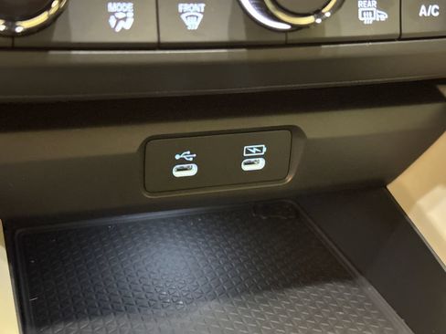 Used 2025 Honda Accord SE image 25