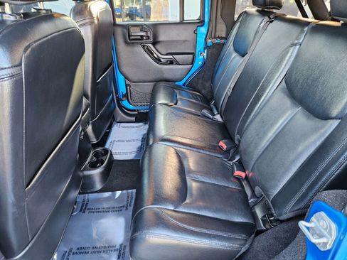 Used 2015 Jeep Wrangler Unlimited Sahara image 15