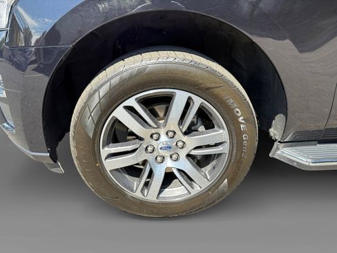 Used 2023 Ford Expedition Limited image 9