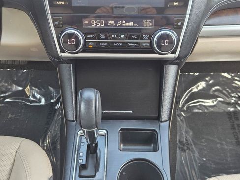 Used 2018 Subaru Outback 2.5i Limited AWD/4WD image 26