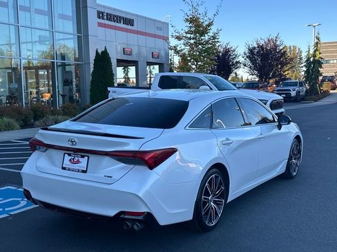 Used 2020 Toyota Avalon XSE image 3