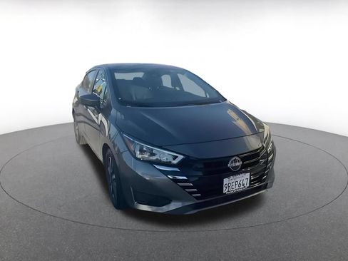 Used 2025 Nissan Versa SV FWD image 3