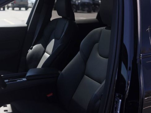 Used 2024 Volvo XC60 B5 Plus w/ Protection Package Premier AWD/4WD image 20
