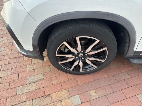 Used 2020 Honda Pilot Elite image 2