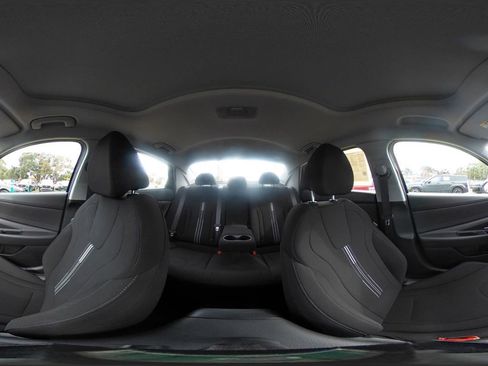 Used 2025 Hyundai Elantra SEL image 43