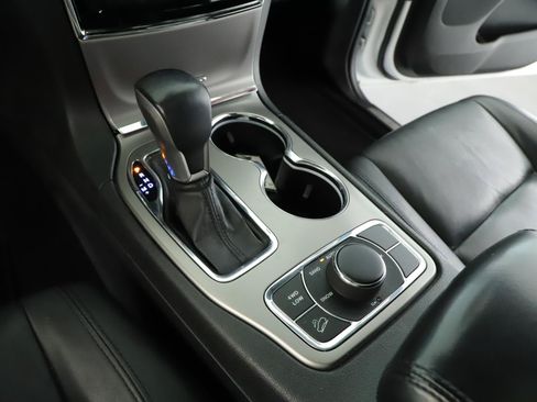 Used 2019 Jeep Grand Cherokee Limited AWD/4WD image 15