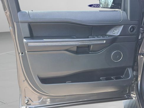 Used 2021 Ford Expedition Max XLT image 21