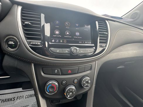 Used 2022 Chevrolet Trax LT w/ LT Convenience Package image 18