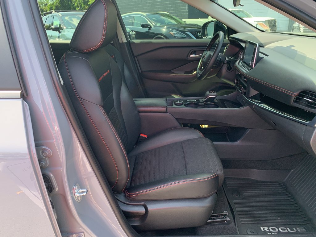 Certified 2025 Nissan Rogue SV AWD/4WD image 31