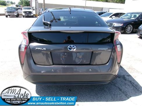 Used 2018 Toyota Prius Two w/ Prius Two Safety Plus Package FWD image 4