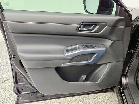Used 2025 Nissan Pathfinder Rock Creek AWD/4WD image 10
