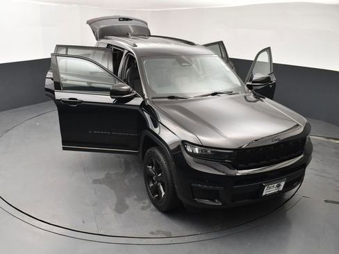 Used 2023 Jeep Grand Cherokee L Limited w/ Black Appearance Package image 25