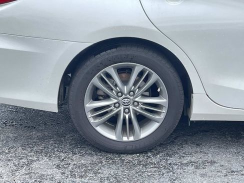 Used 2016 Toyota Camry SE w/ Moonroof Package FWD image 8