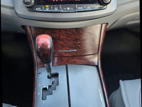 Used 2011 Toyota Avalon Limited image 15