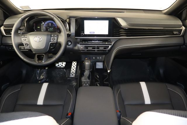 Used 2025 Toyota Camry SE w/ Convenience Package FWD image 13