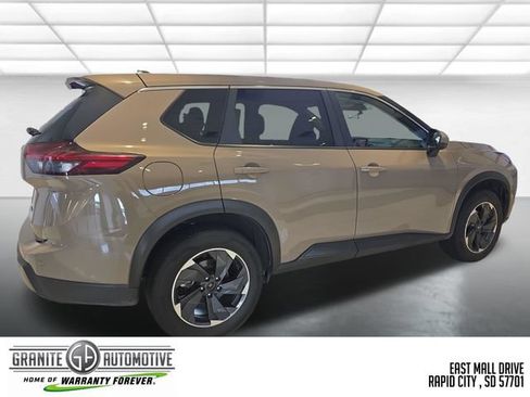 Used 2025 Nissan Rogue SV AWD/4WD image 6